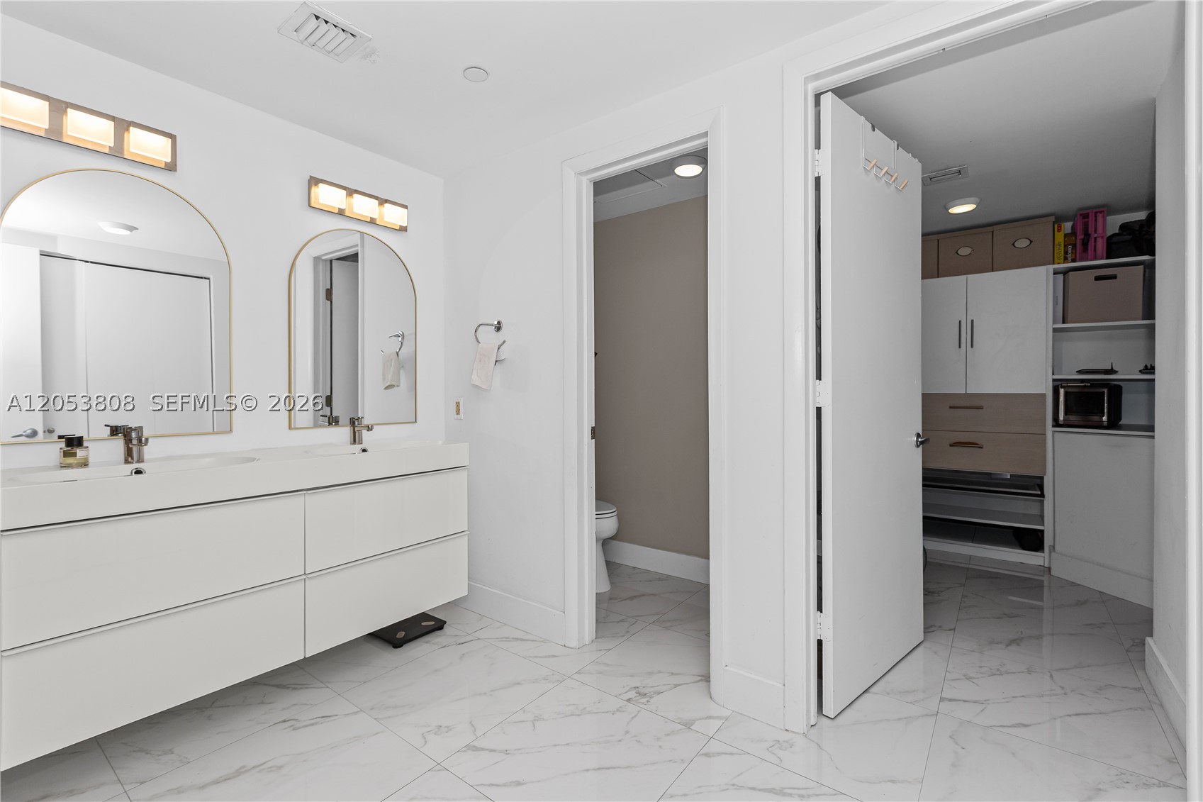 350 S Miami Ave #2102, Miami FL 33130