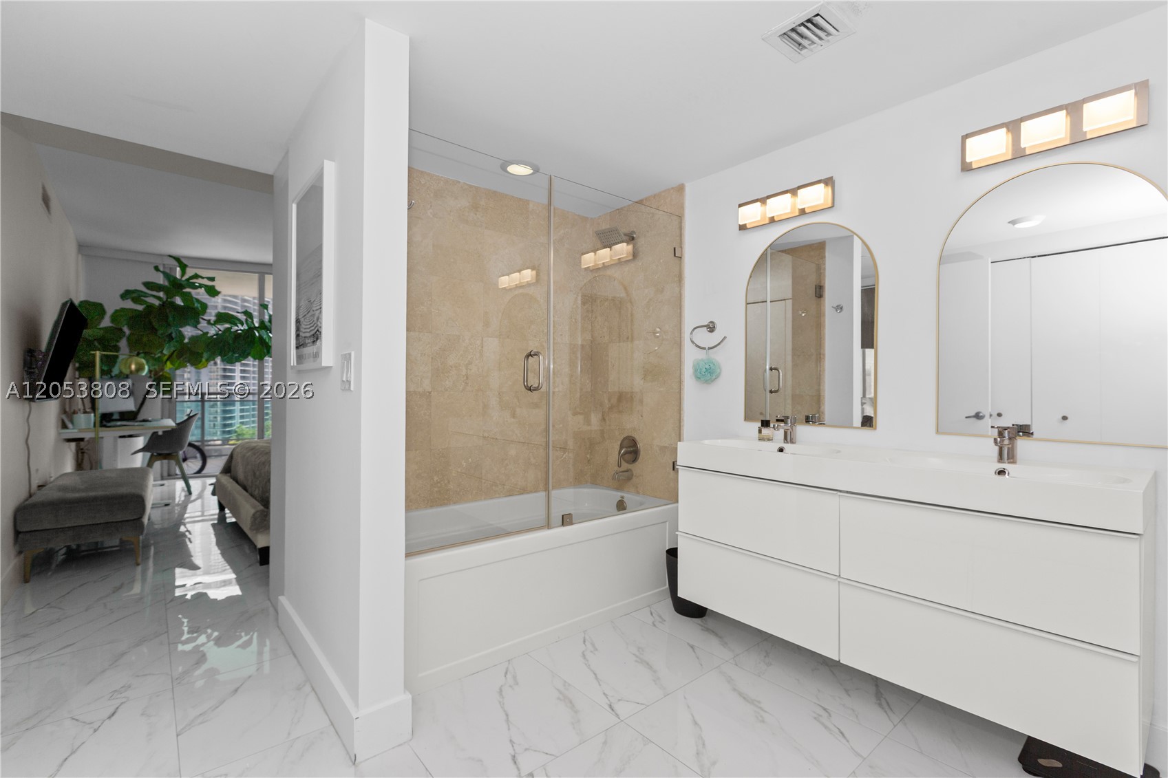 350 S Miami Ave #2102, Miami FL 33130