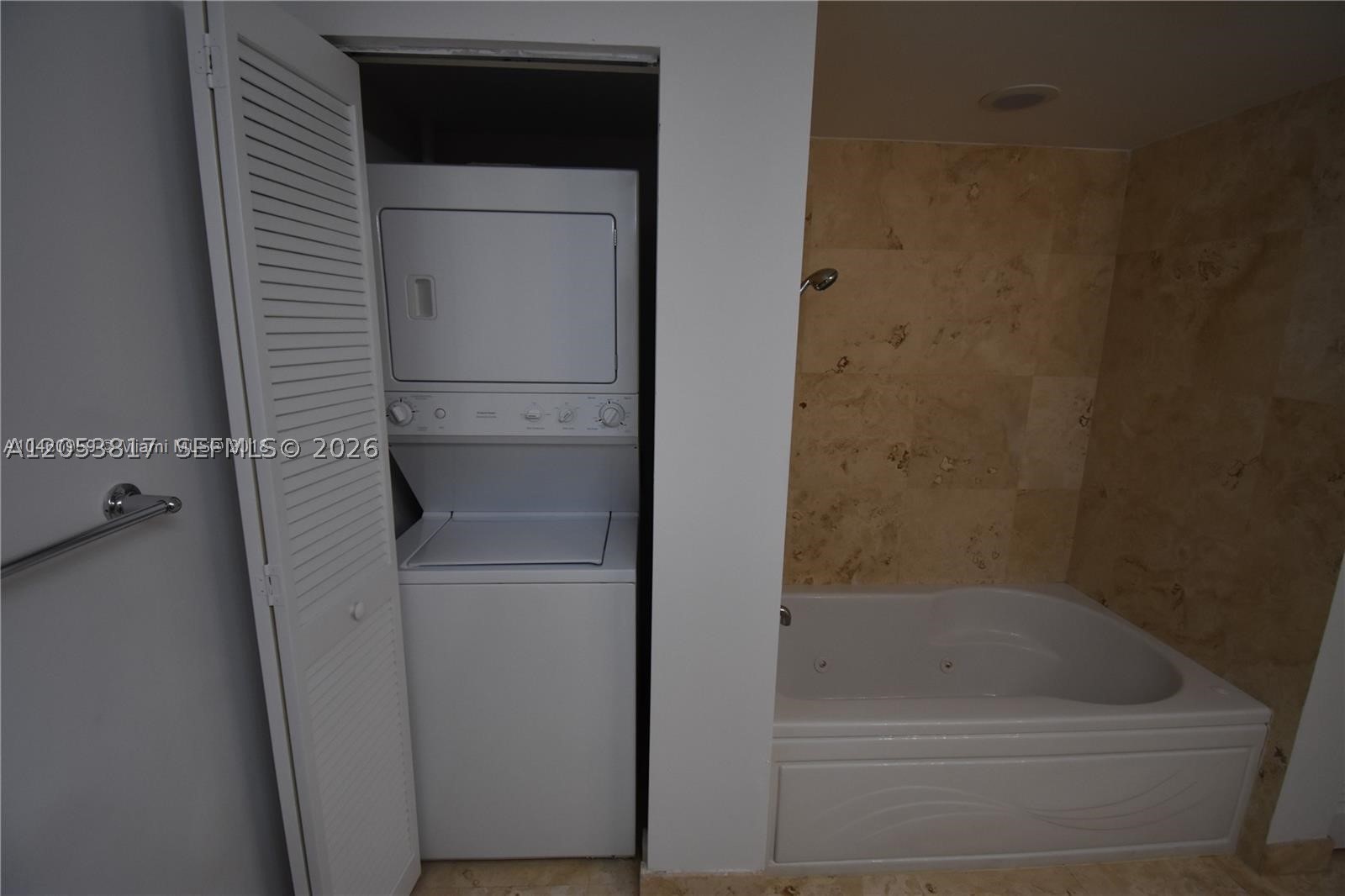 41 SE 5th St #1506, Miami FL 33131