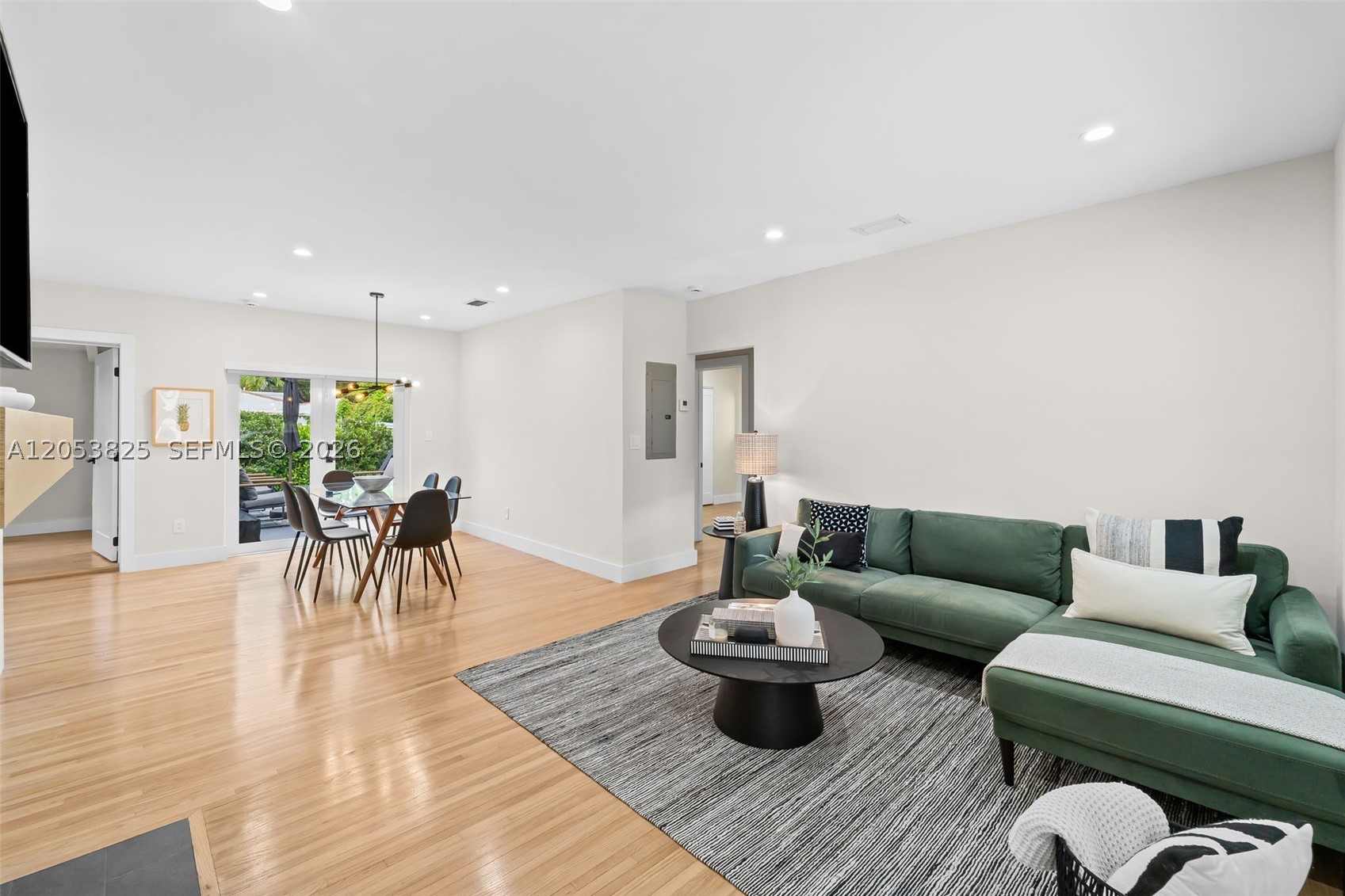 829 Granada Groves Ct, Coral Gables FL 33134