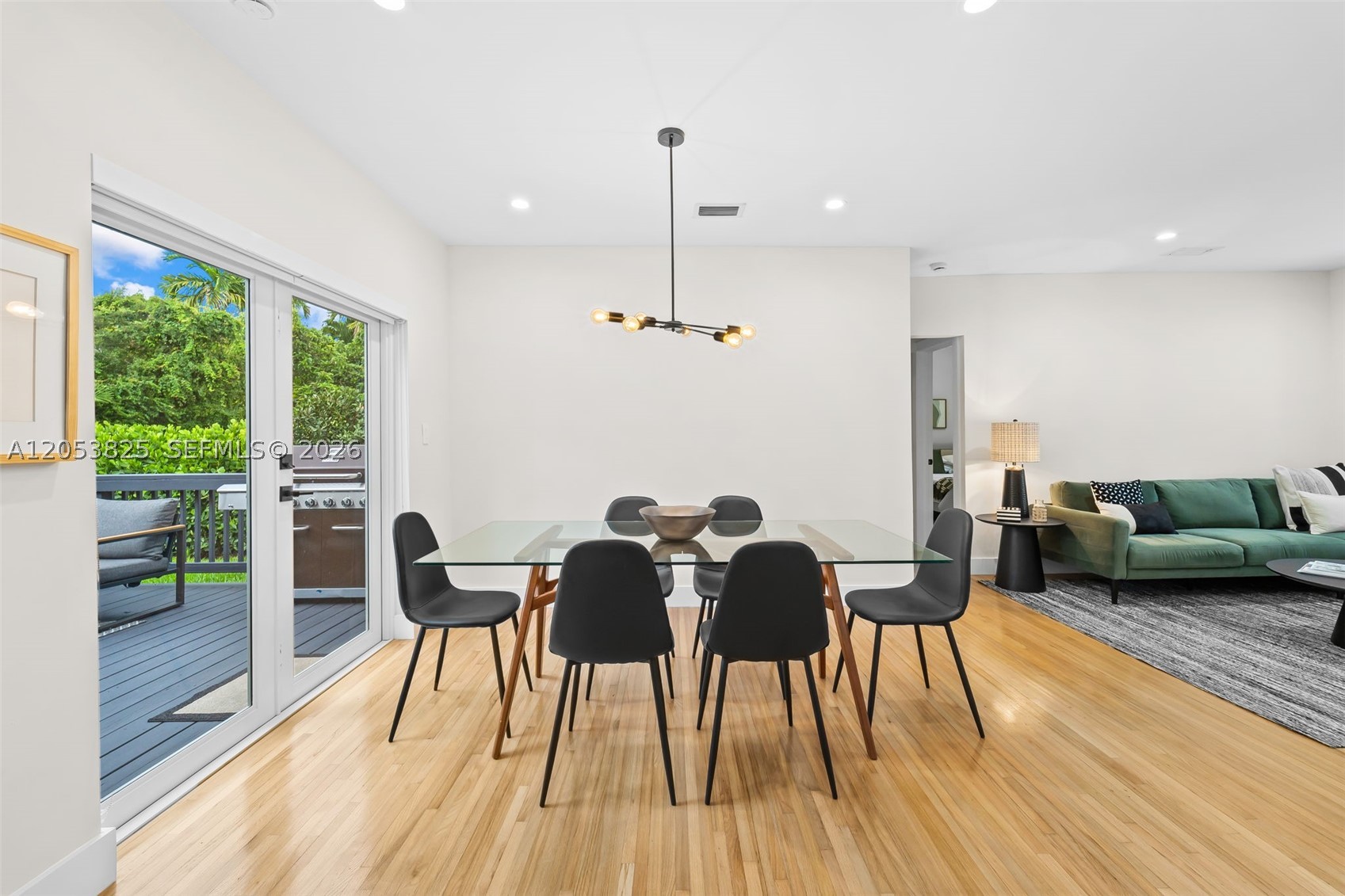 829 Granada Groves Ct, Coral Gables FL 33134