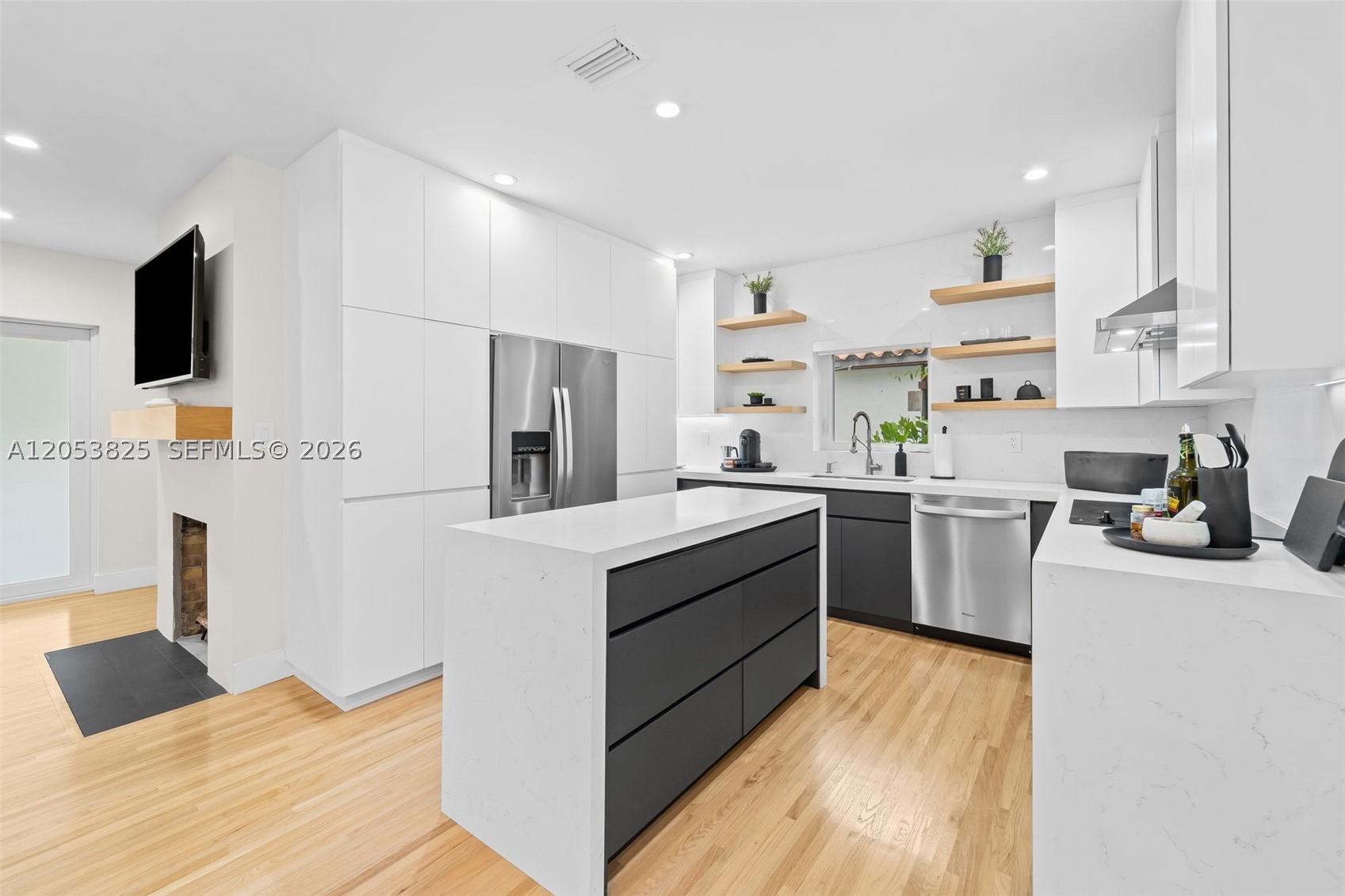 829 Granada Groves Ct, Coral Gables FL 33134