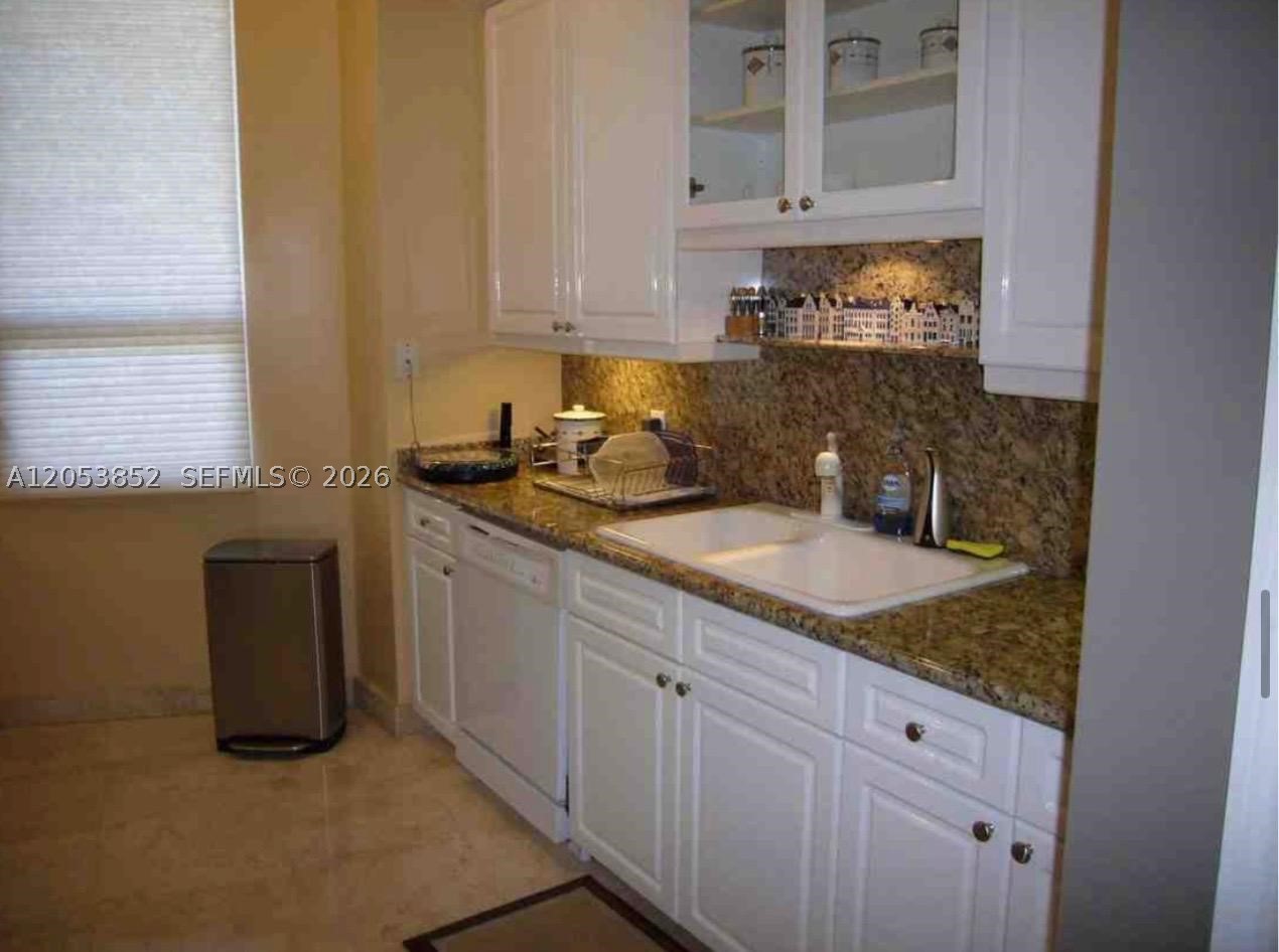808 Brickell Key Dr #606, Miami FL 33131