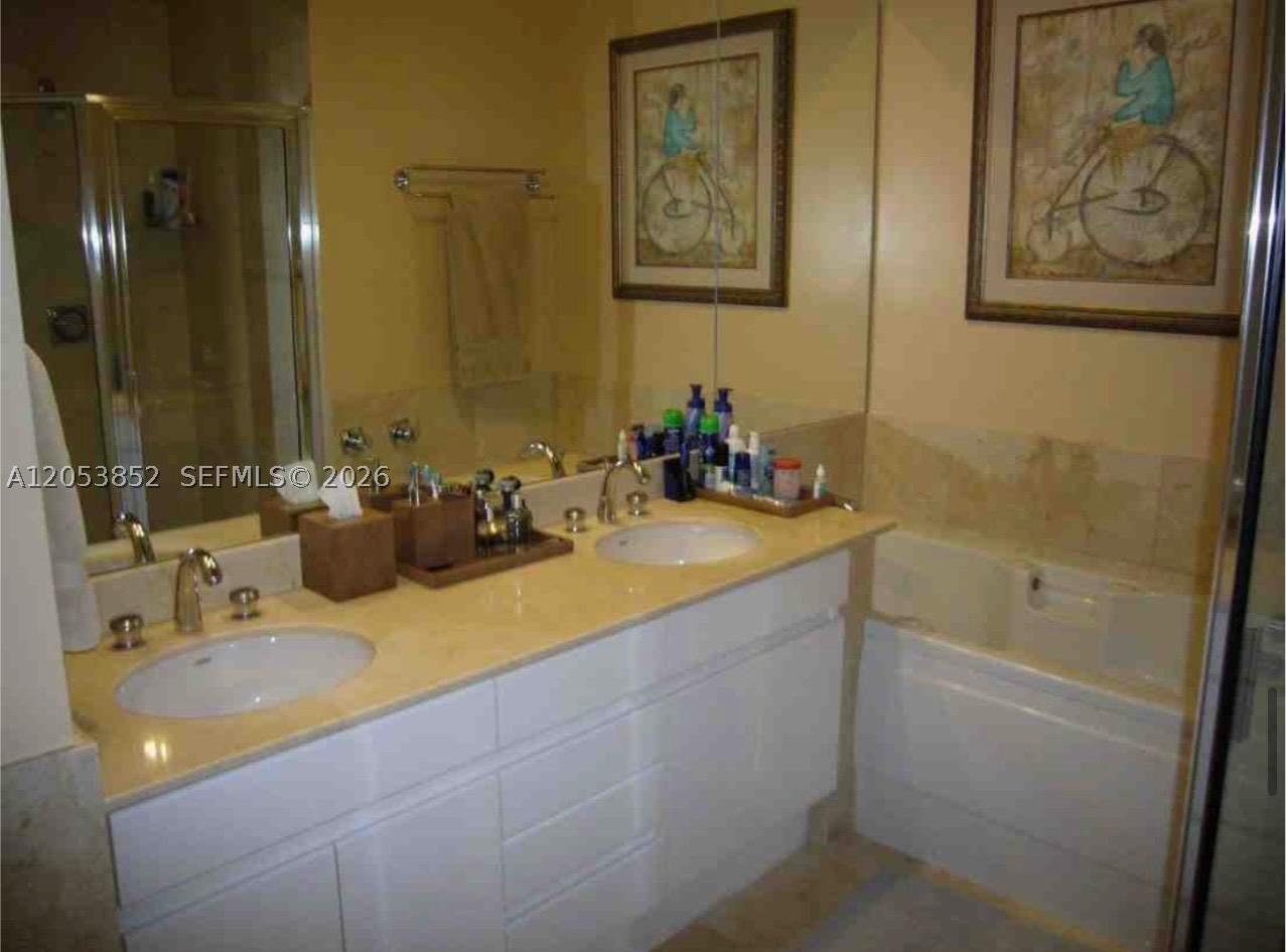 808 Brickell Key Dr #606, Miami FL 33131