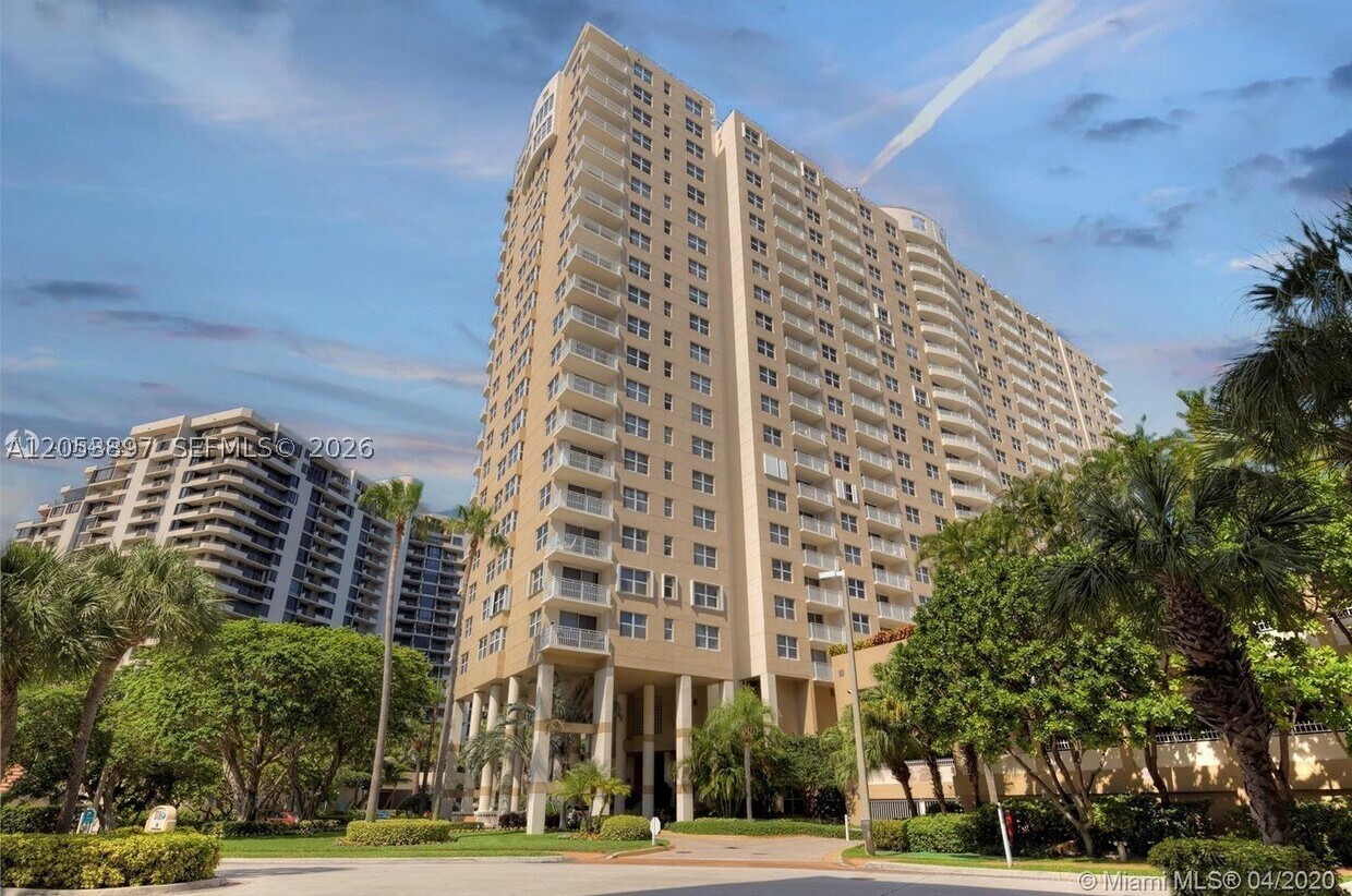 770 Claughton Island Dr #1008, Miami FL 33131