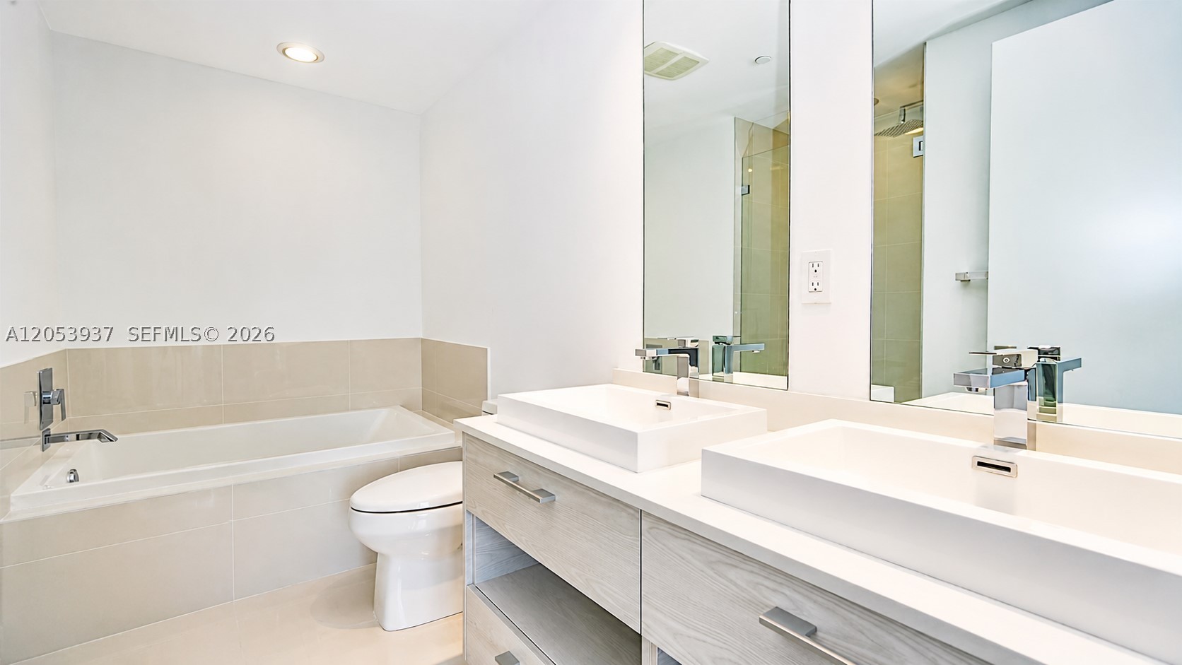 45 SW 9th St #3303, Miami FL 33130