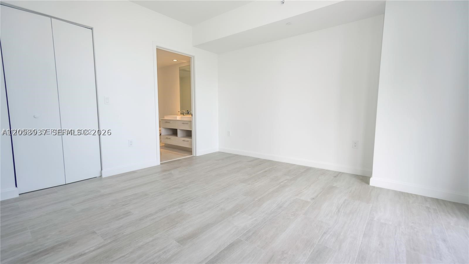 45 SW 9th St #3303, Miami FL 33130