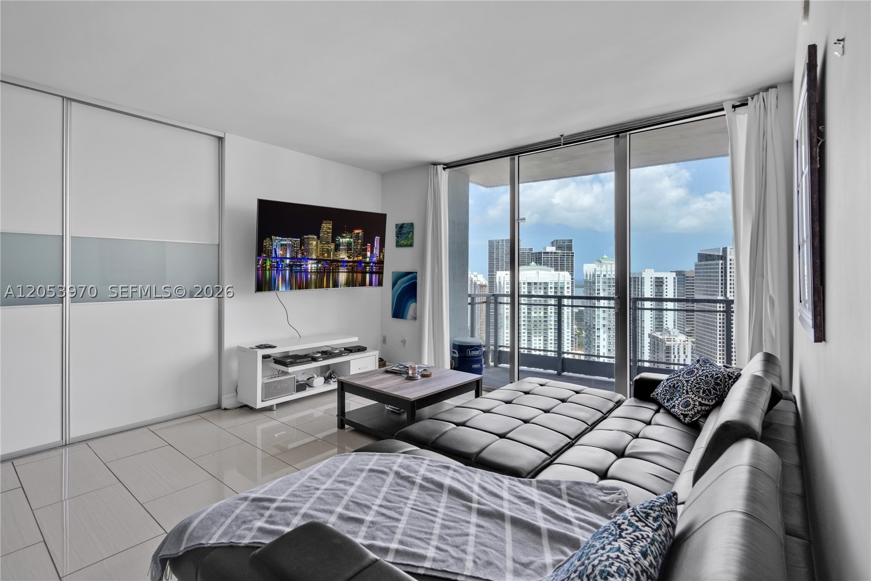 90 SW 3rd St #4403, Miami FL 33130