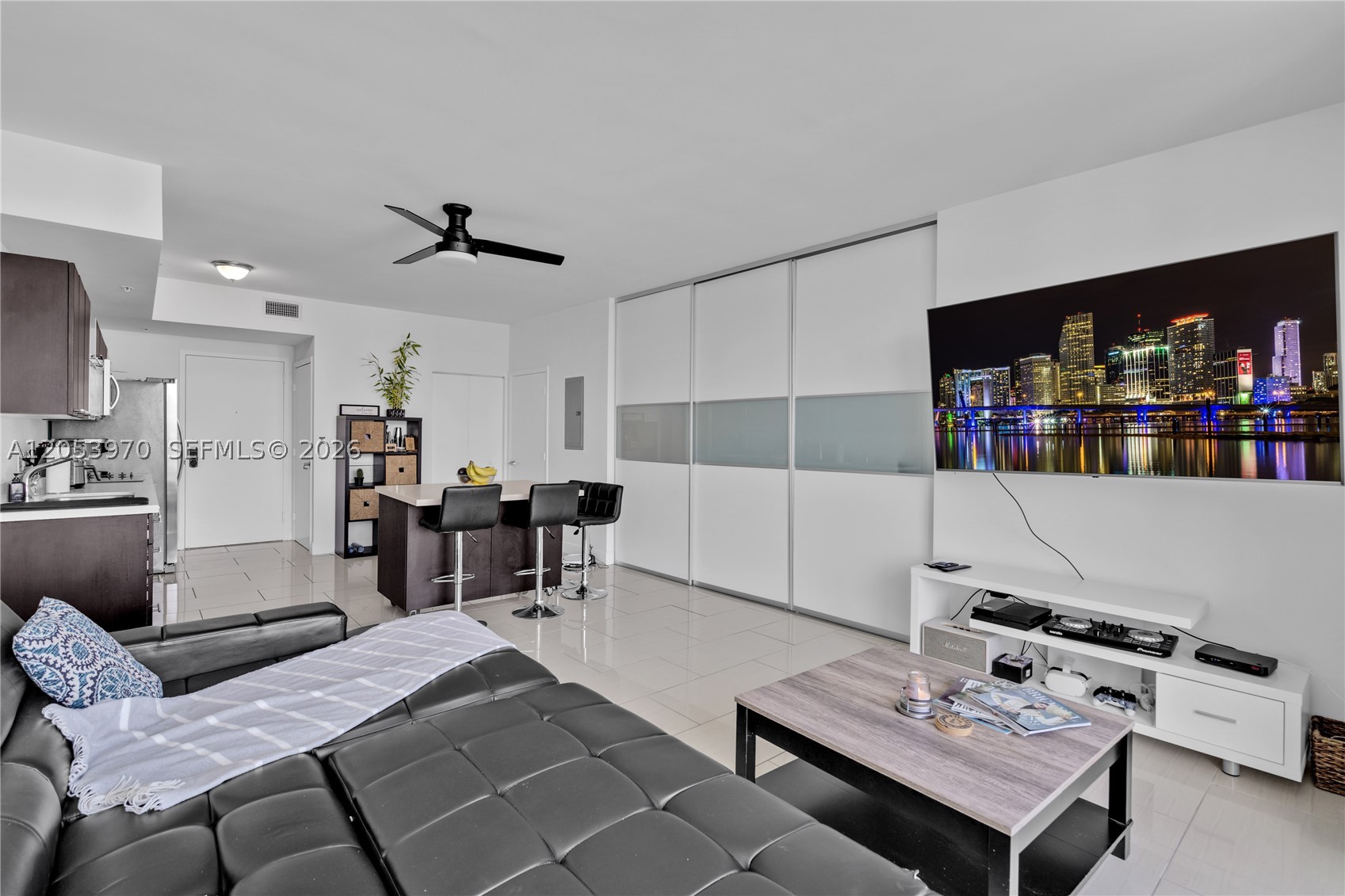 90 SW 3rd St #4403, Miami FL 33130