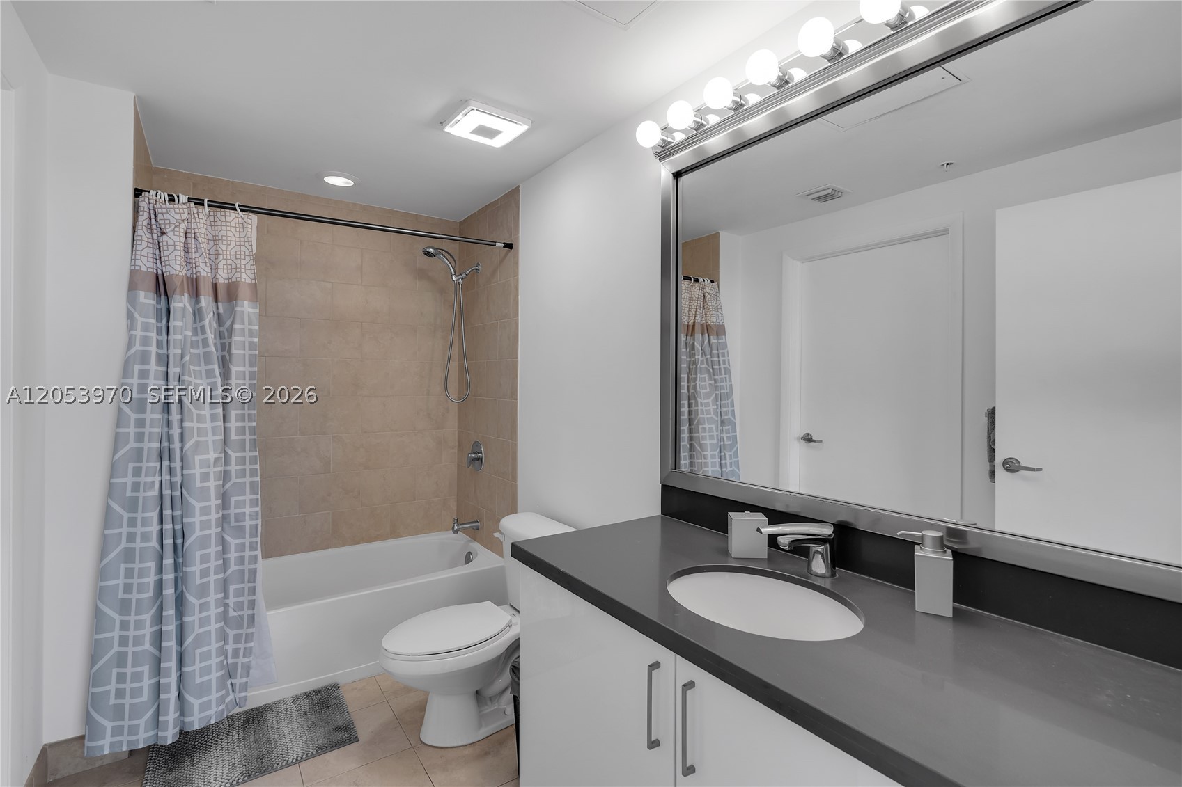 90 SW 3rd St #4403, Miami FL 33130