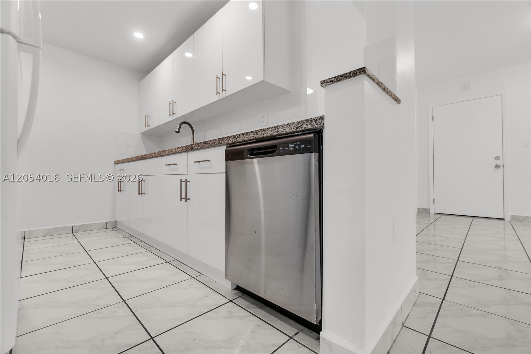 9354 SW 77th Ave #I1, Miami FL 33156