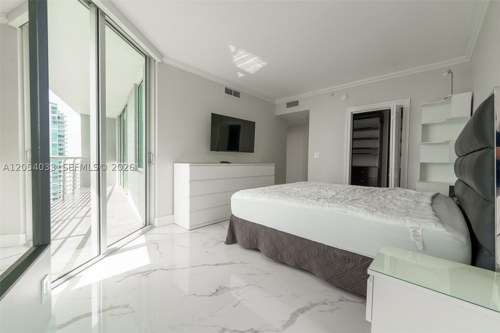 325 S Biscayne Blvd #3326, Miami FL 33131