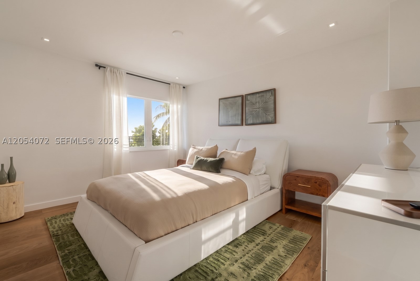 1300 S Venetian Way, Miami FL 33139