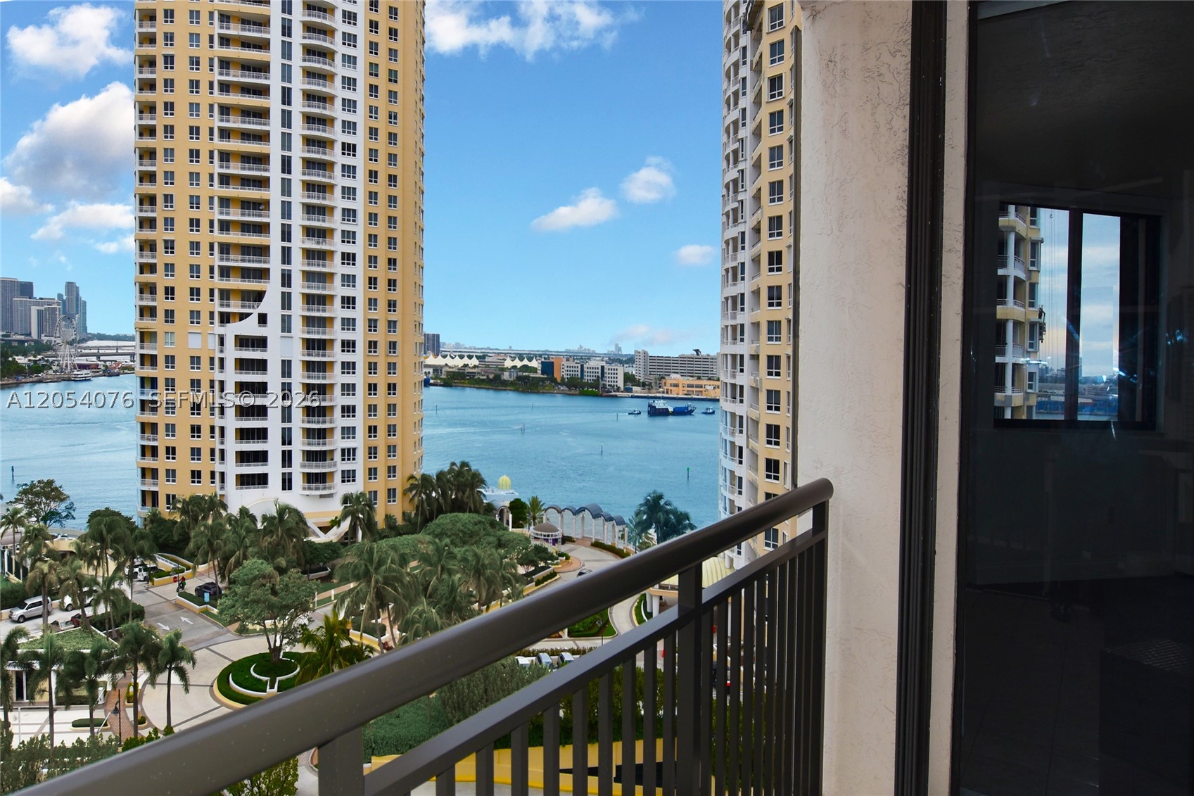 540 Brickell Key Dr #1414, Miami FL 33131
