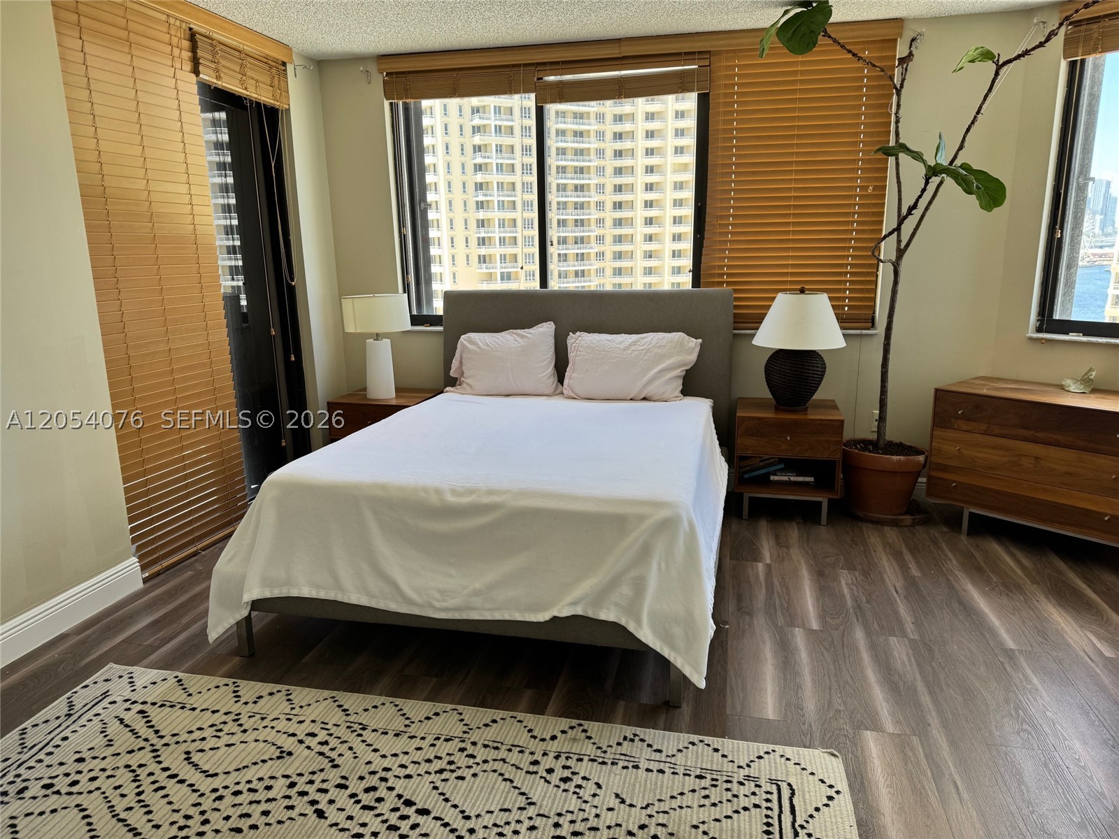 540 Brickell Key Dr #1414, Miami FL 33131