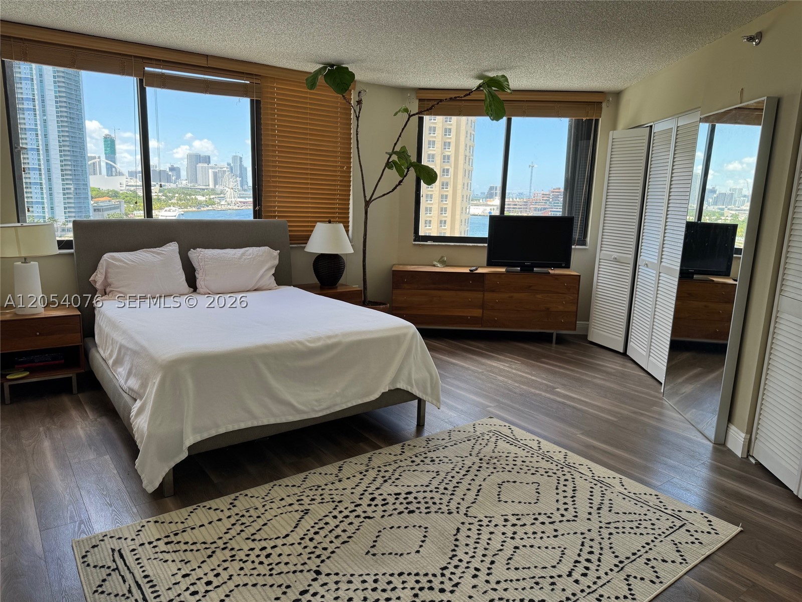 540 Brickell Key Dr #1414, Miami FL 33131