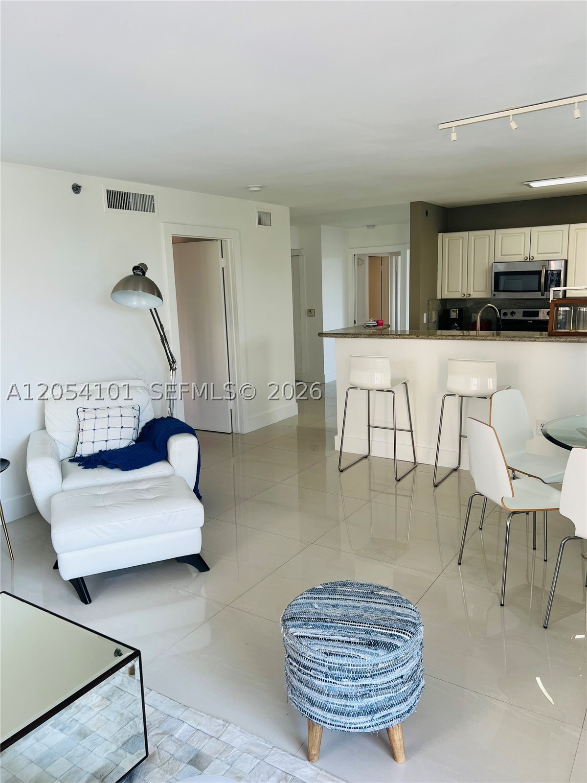 19901 E Country Club Dr #2401, Aventura FL 33180