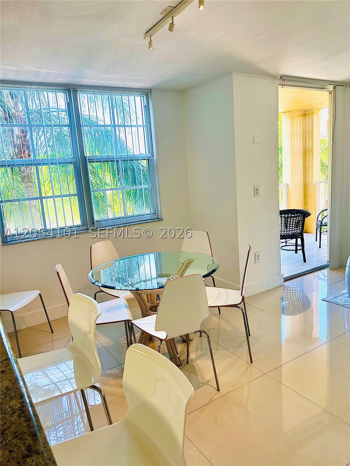 19901 E Country Club Dr #2401, Aventura FL 33180