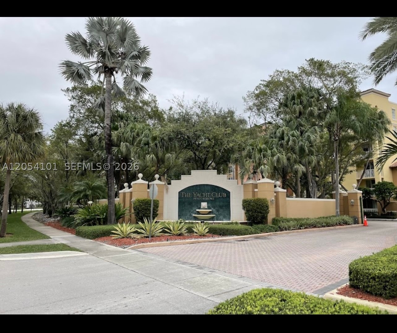 19901 E Country Club Dr #2401, Aventura FL 33180