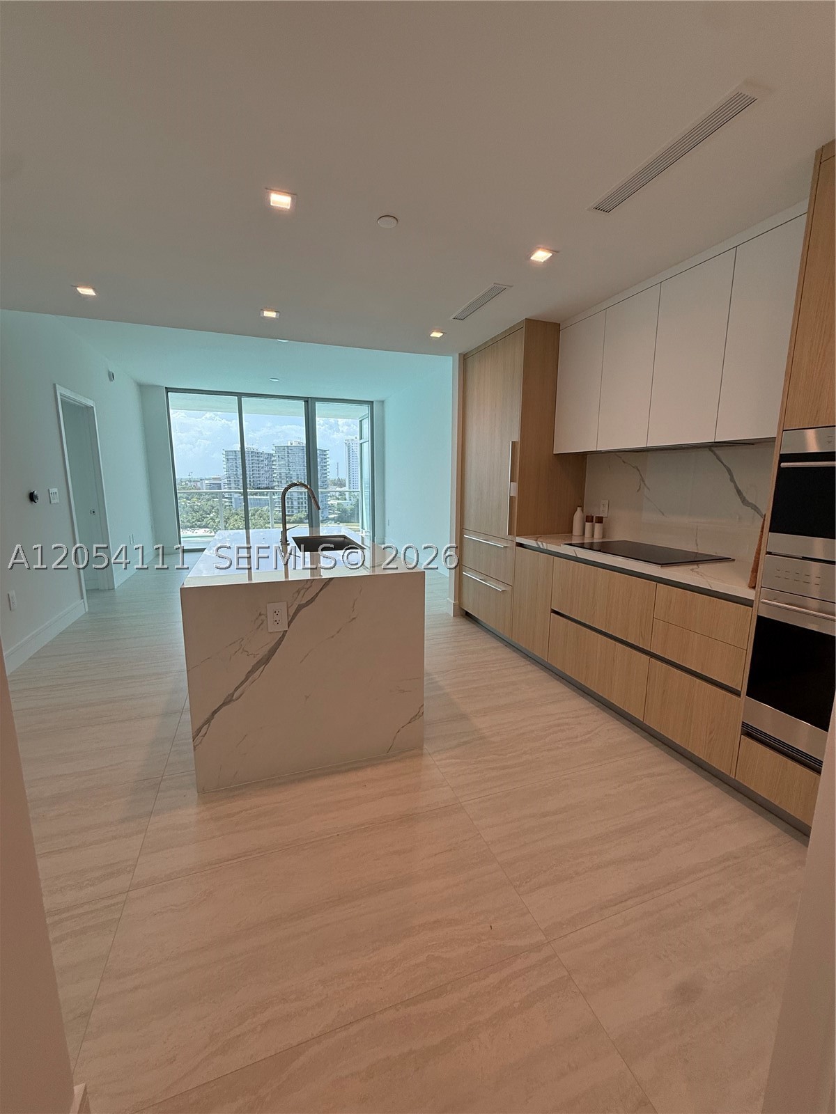 2411 Laguna Cir #910, Miami FL 33181
