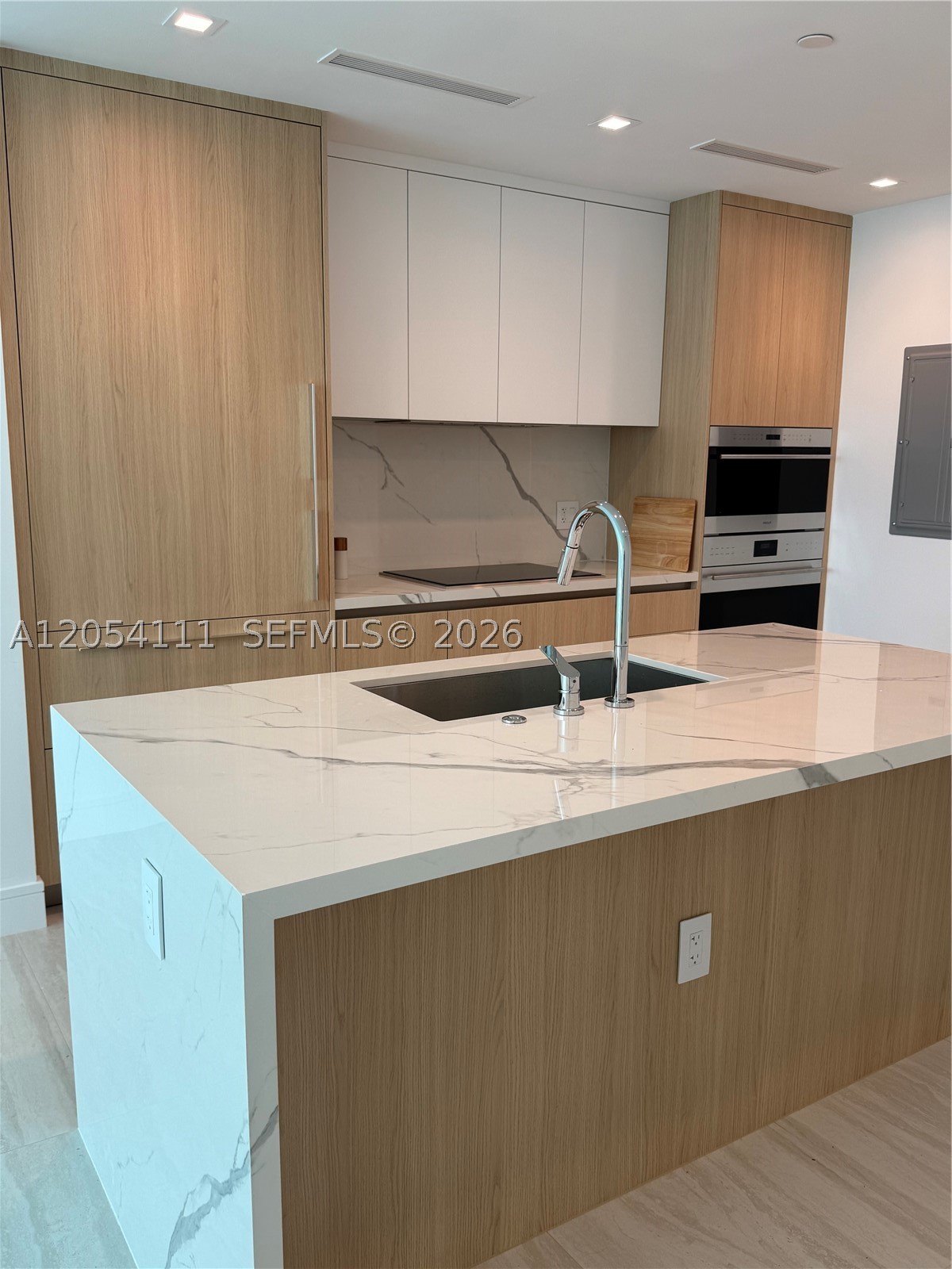 2411 Laguna Cir #910, Miami FL 33181