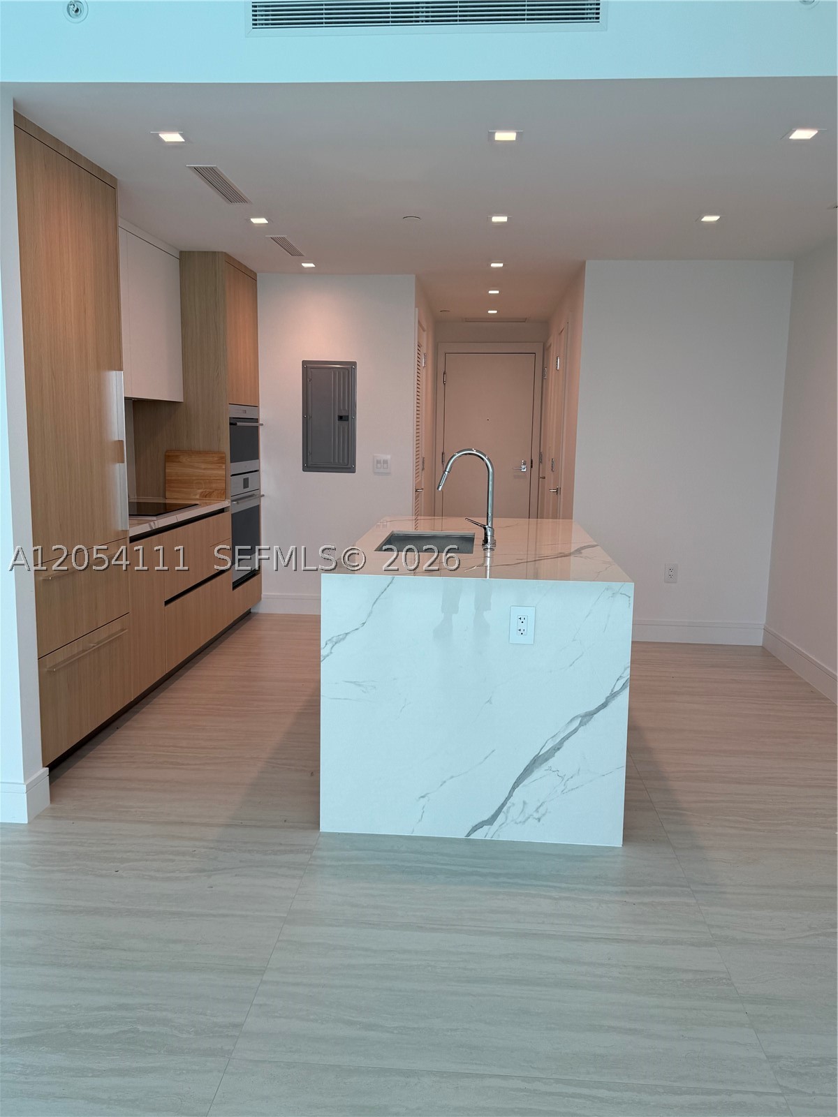 2411 Laguna Cir #910, Miami FL 33181