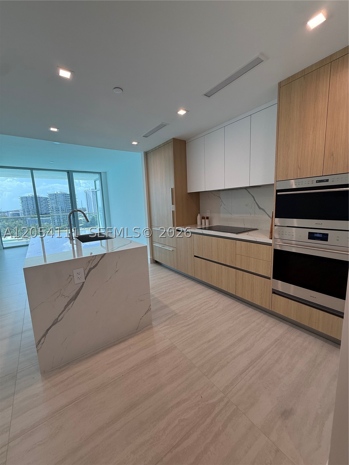 2411 Laguna Cir #910, Miami FL 33181