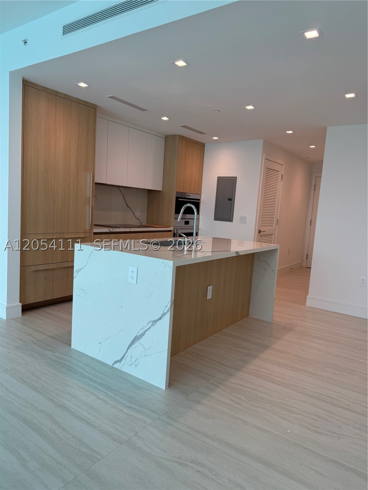 2411 Laguna Cir #910, Miami FL 33181