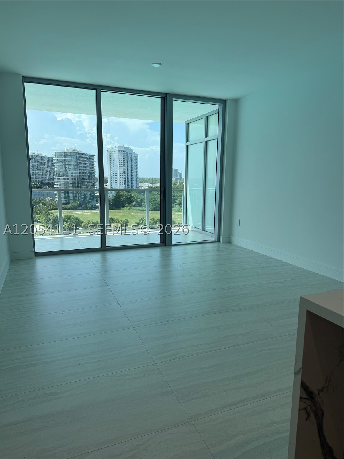 2411 Laguna Cir #910, Miami FL 33181