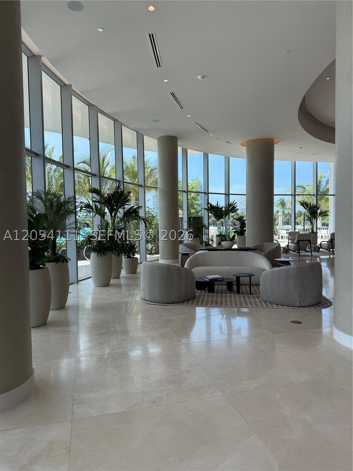 2411 Laguna Cir #910, Miami FL 33181