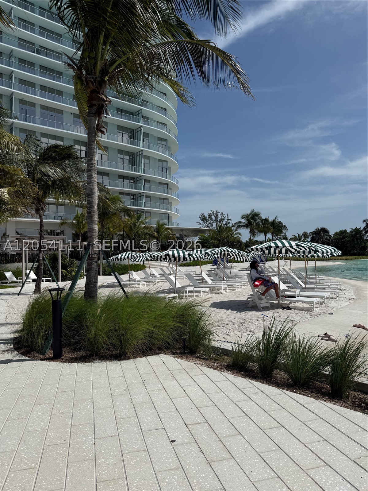 2411 Laguna Cir #910, Miami FL 33181