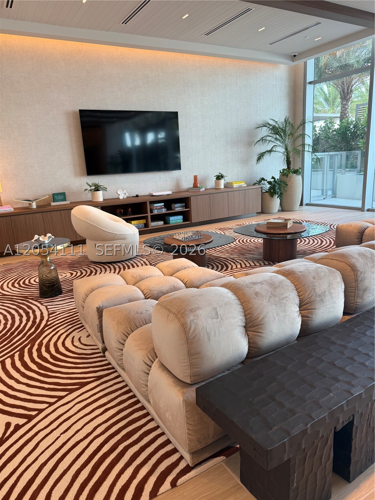 2411 Laguna Cir #910, Miami FL 33181
