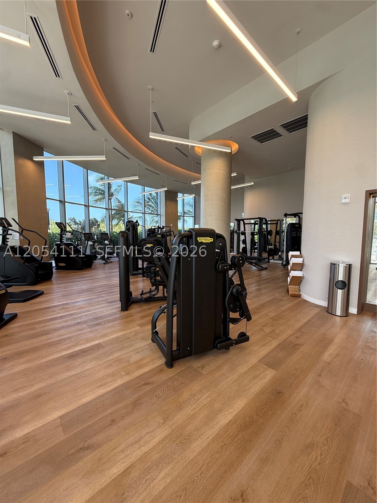 2411 Laguna Cir #910, Miami FL 33181