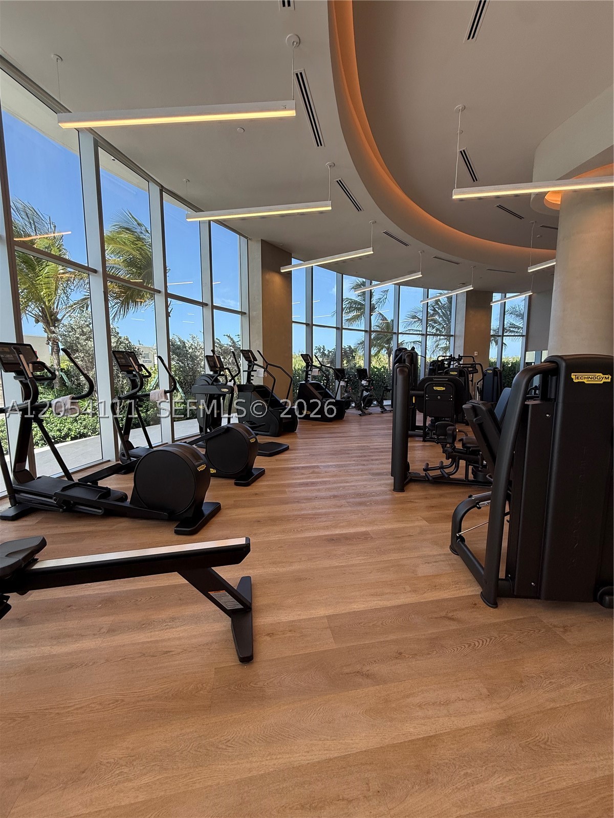 2411 Laguna Cir #910, Miami FL 33181