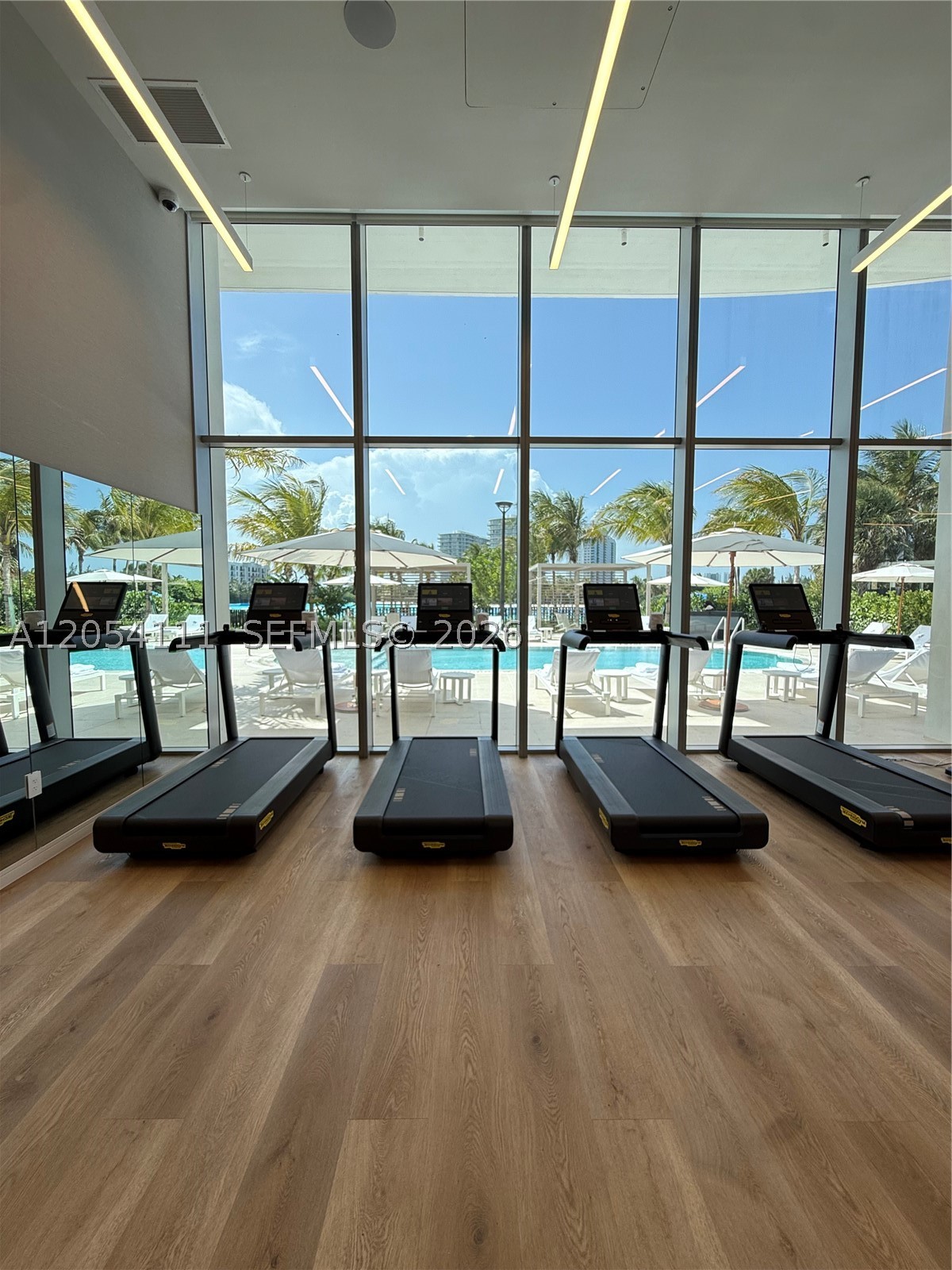 2411 Laguna Cir #910, Miami FL 33181