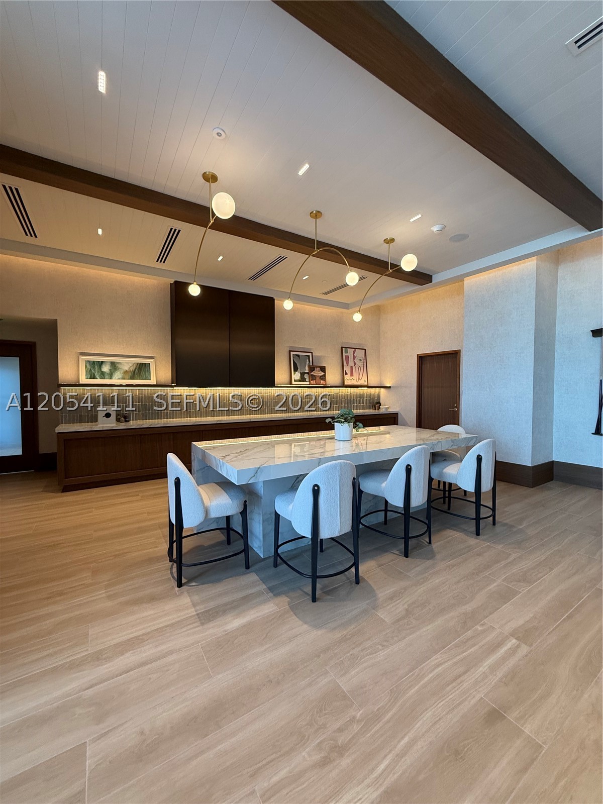 2411 Laguna Cir #910, Miami FL 33181
