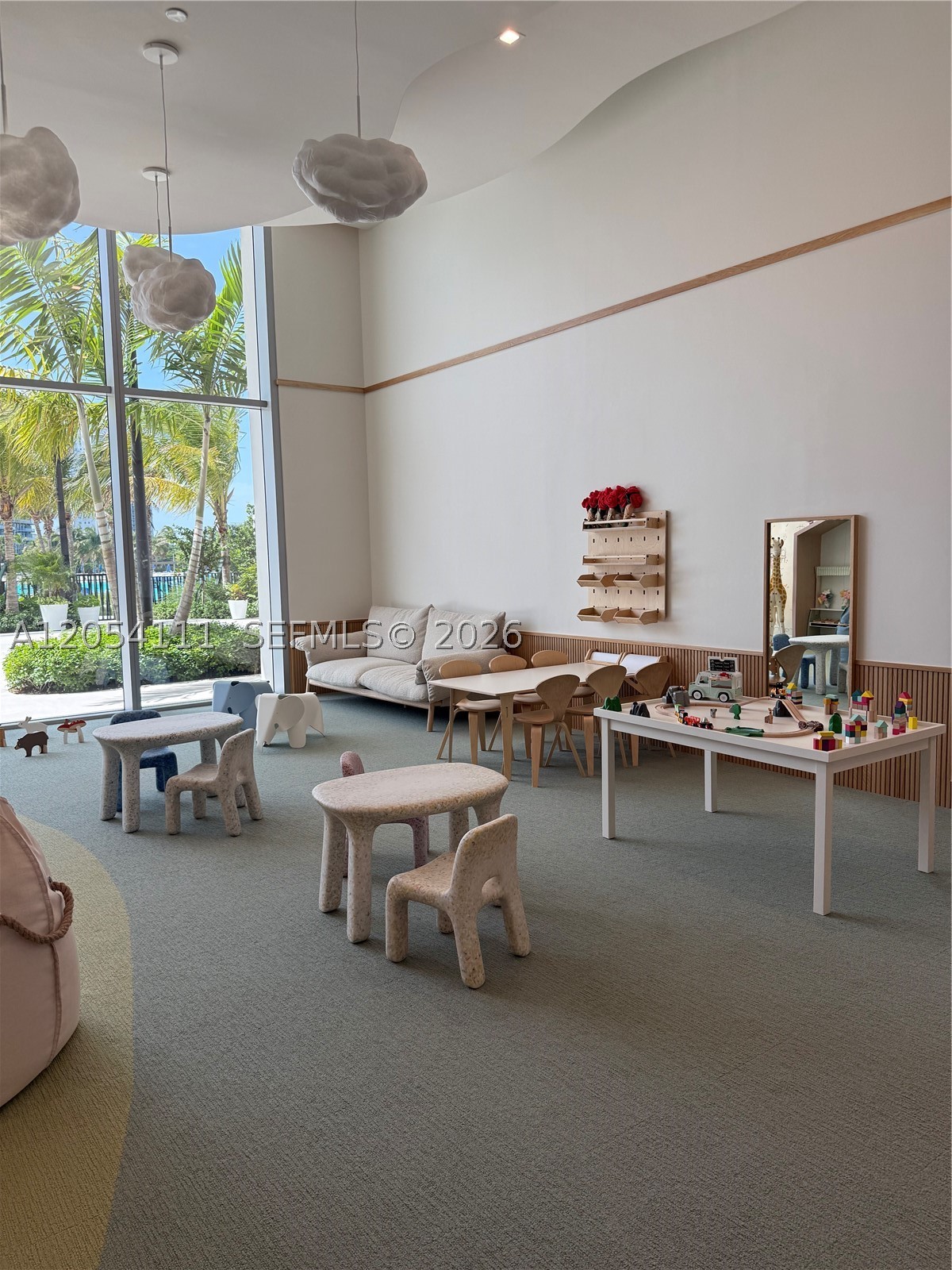 2411 Laguna Cir #910, Miami FL 33181