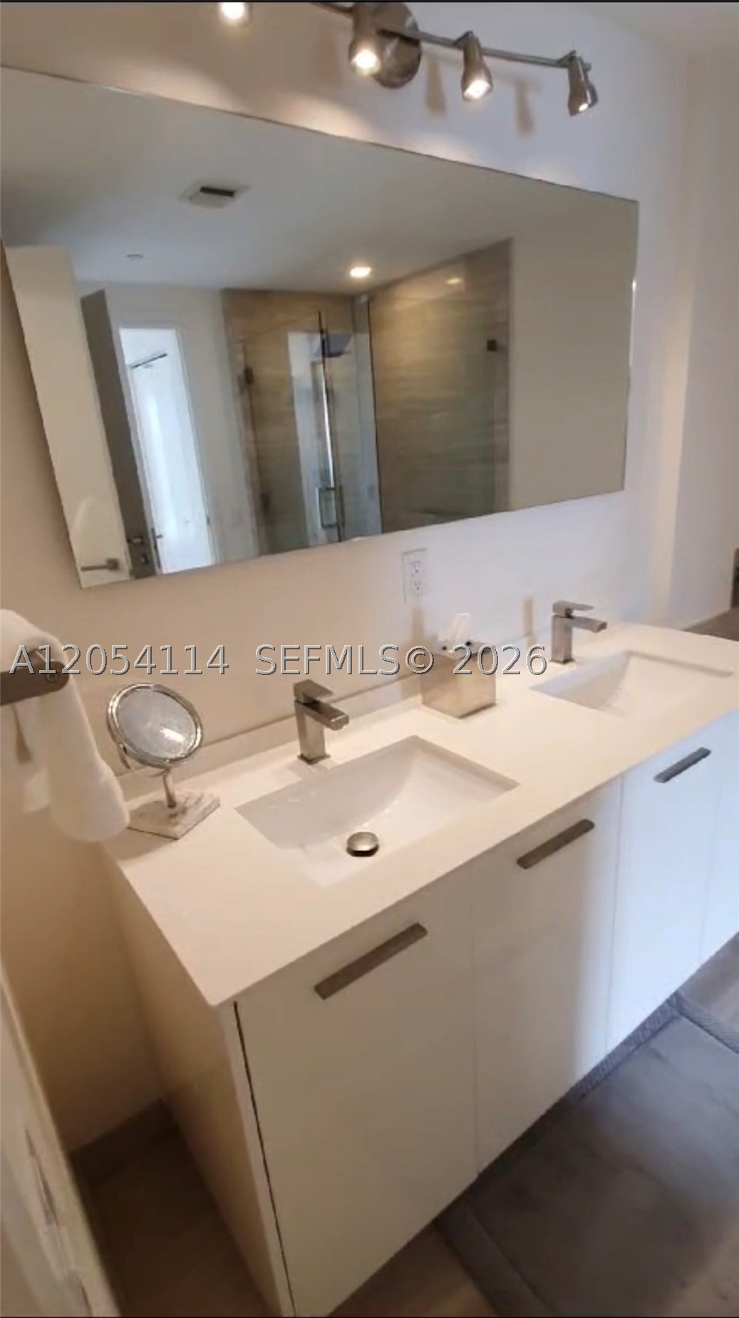 1300 Brickell Bay Dr #1107, Miami FL 33131