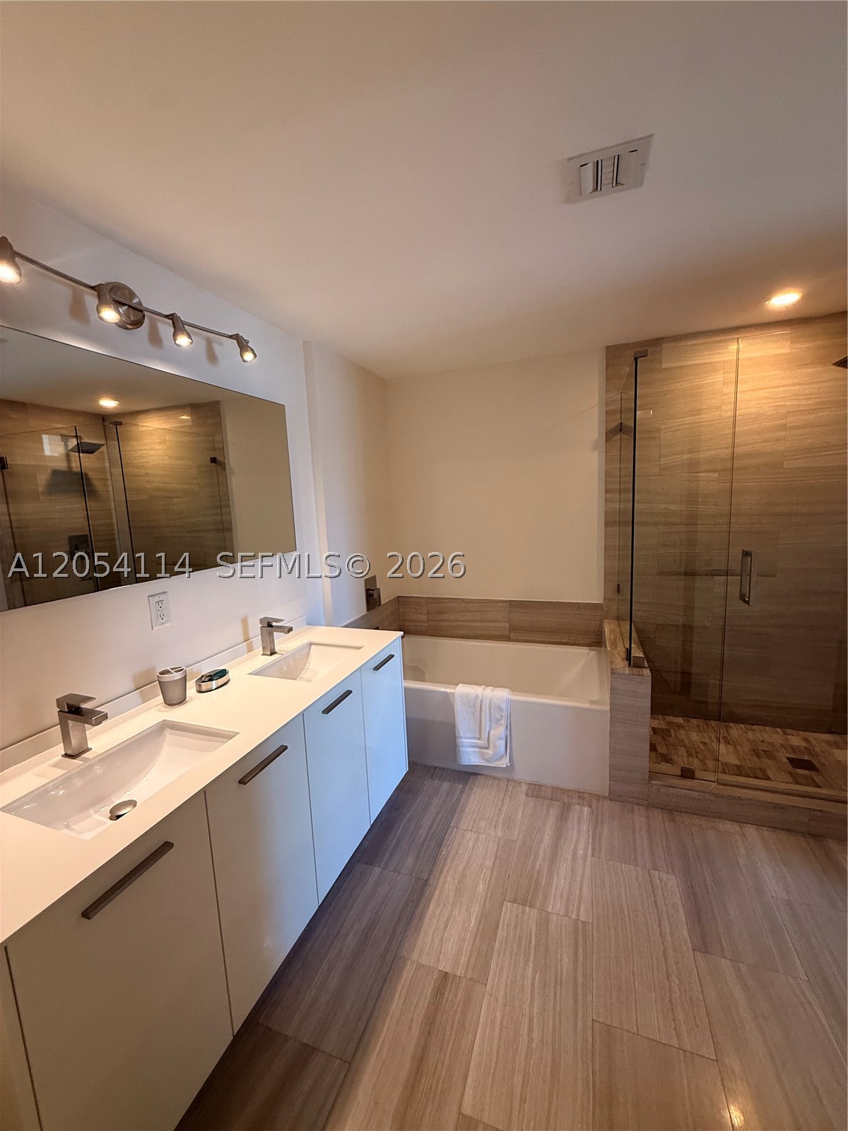 1300 Brickell Bay Dr #1107, Miami FL 33131