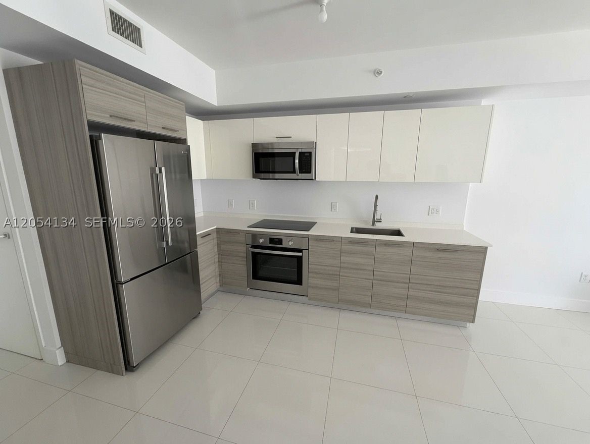 1300 Brickell Bay Dr #1110, Miami FL 33131