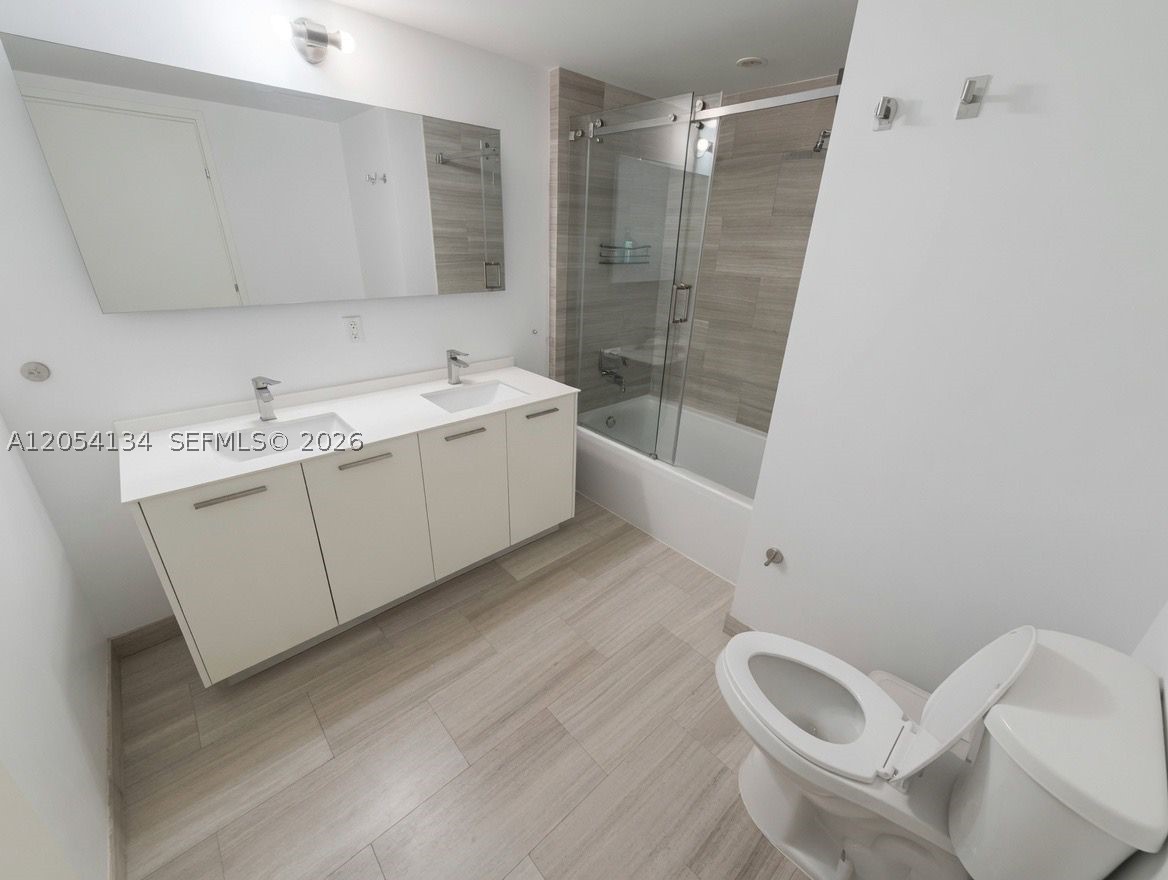 1300 Brickell Bay Dr #1110, Miami FL 33131