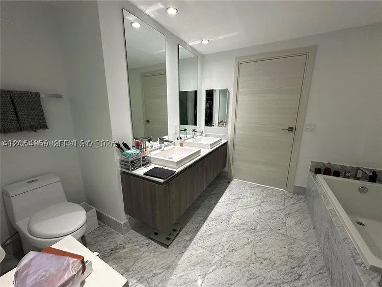 801 S Miami Ave #3810, Miami FL 33131