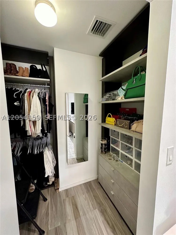 801 S Miami Ave #3810, Miami FL 33131
