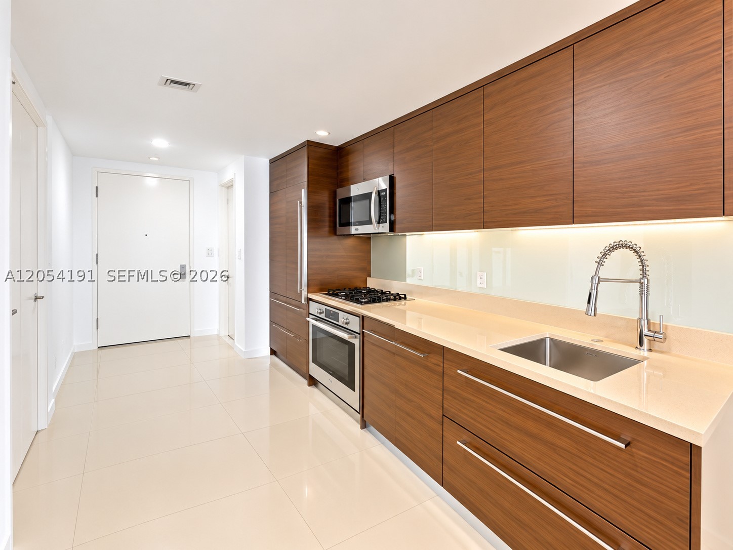 495 BRICKELL AV #4208, Miami FL 33131