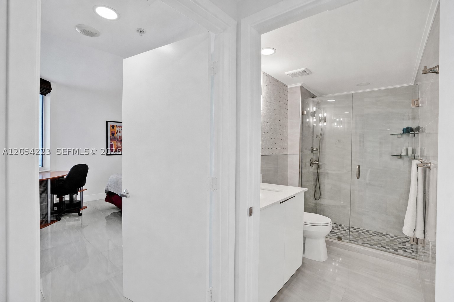 335 S Biscayne Blvd #3807, Miami FL 33131