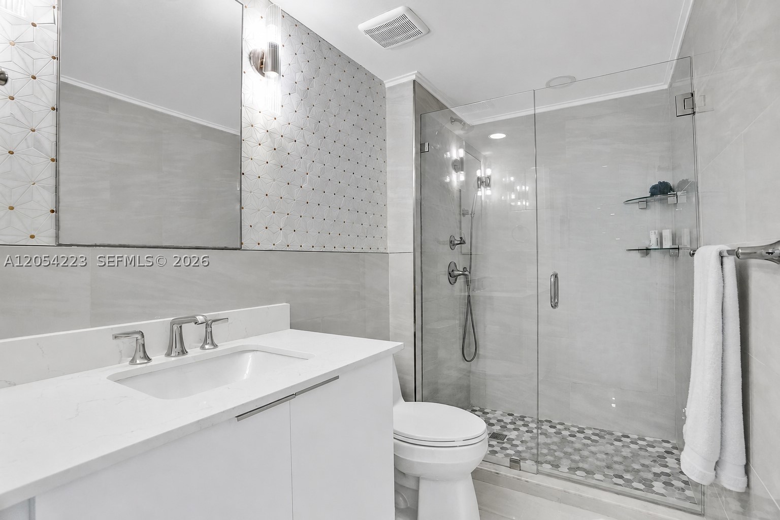 335 S Biscayne Blvd #3807, Miami FL 33131