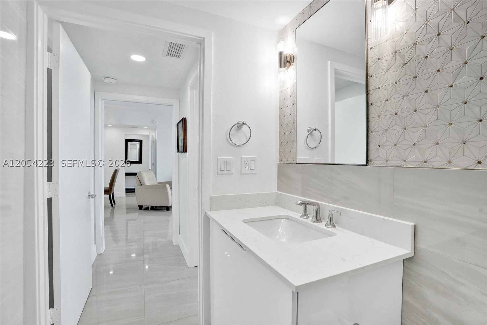 335 S Biscayne Blvd #3807, Miami FL 33131