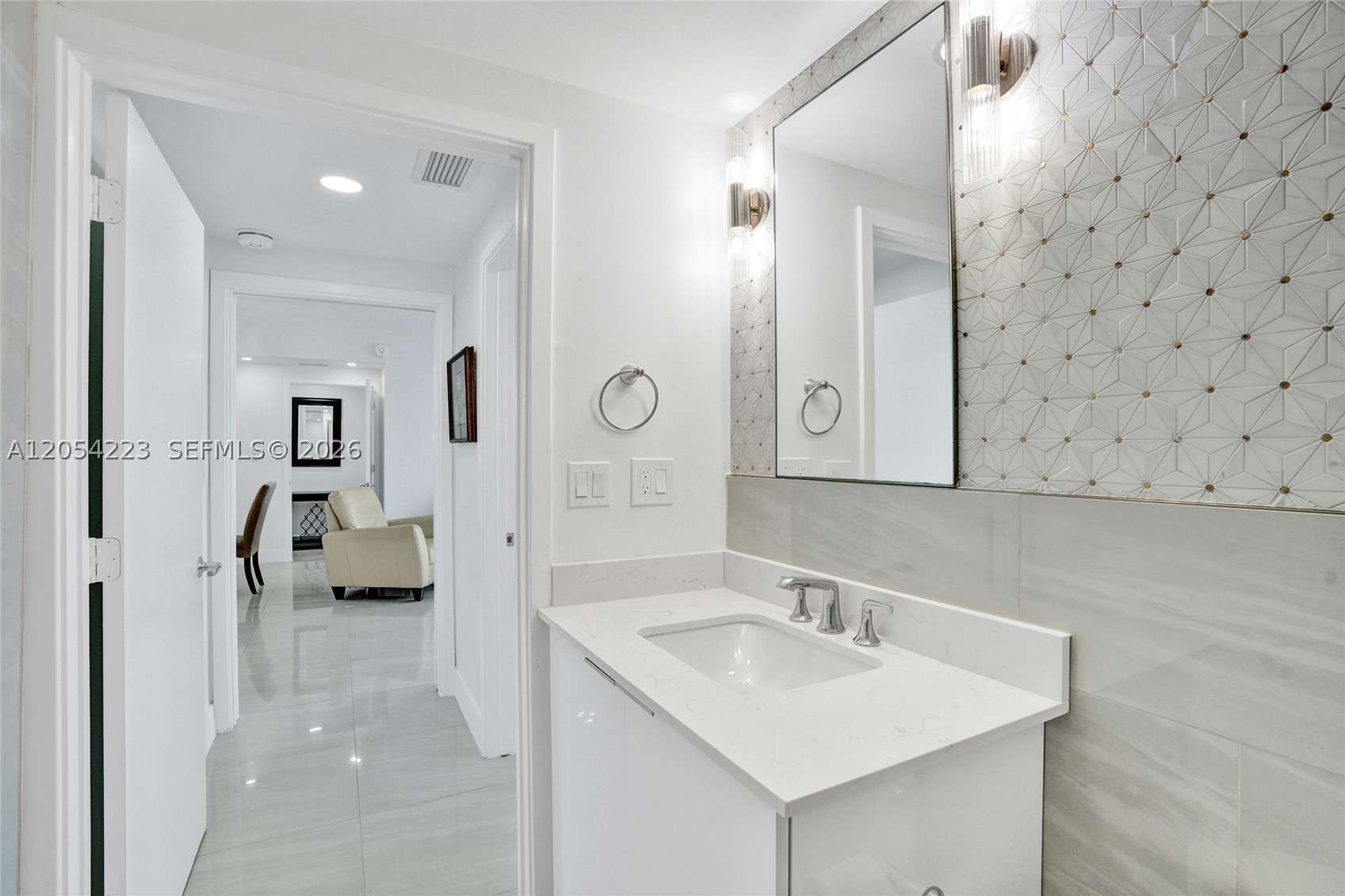 335 S Biscayne Blvd #3807, Miami FL 33131