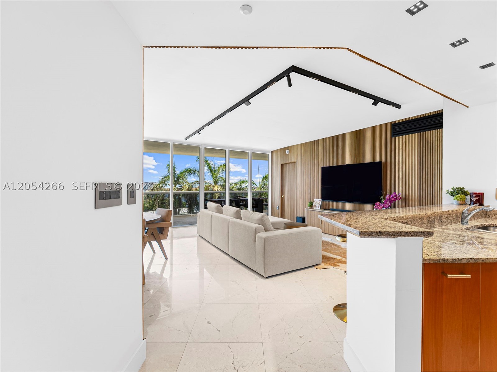 400 Alton Rd #808, Miami Beach FL 33139