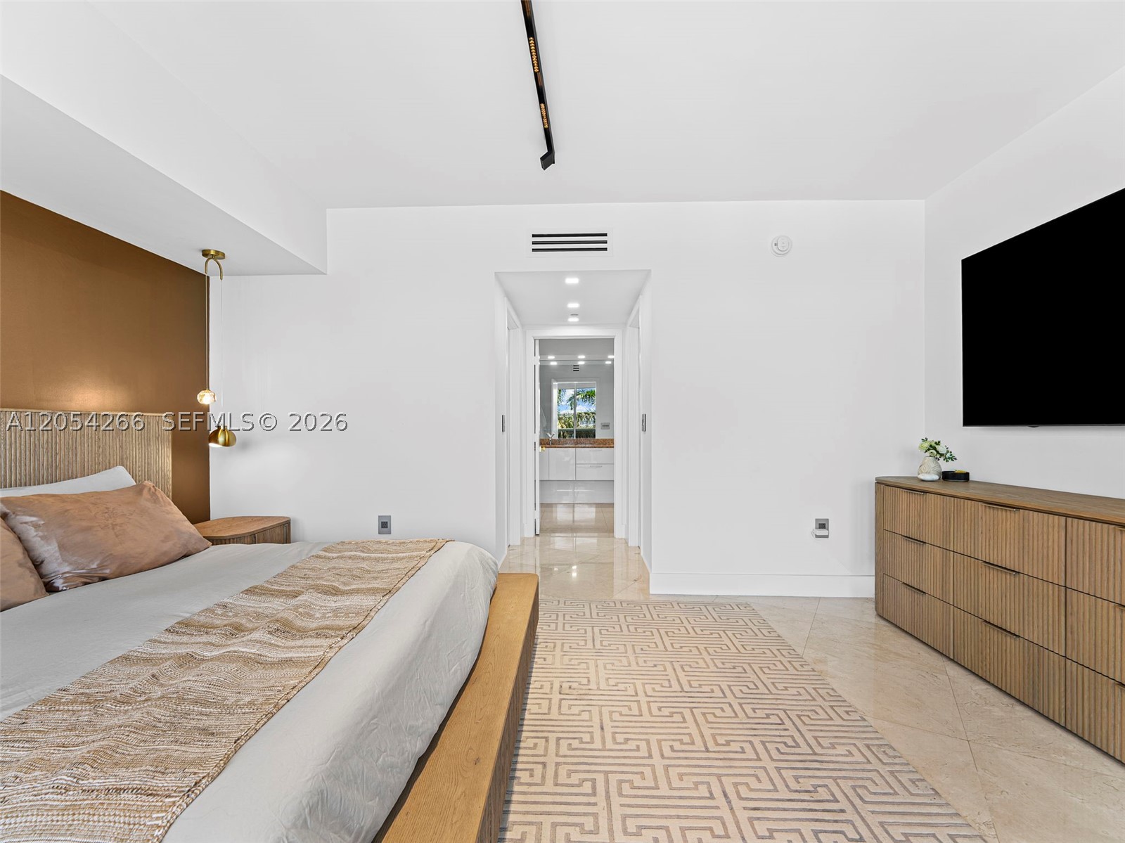 400 Alton Rd #808, Miami Beach FL 33139